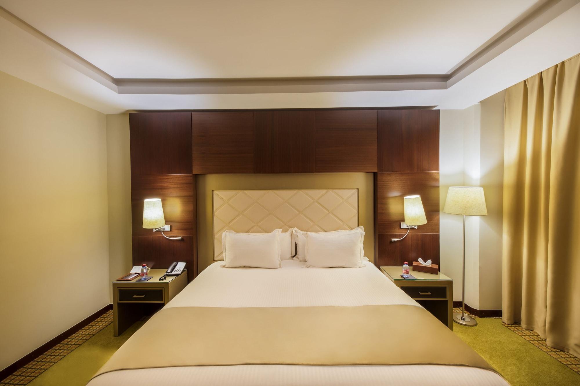 Grand Mogador City Center Casablanca Exterior foto A bedroom at the hotel