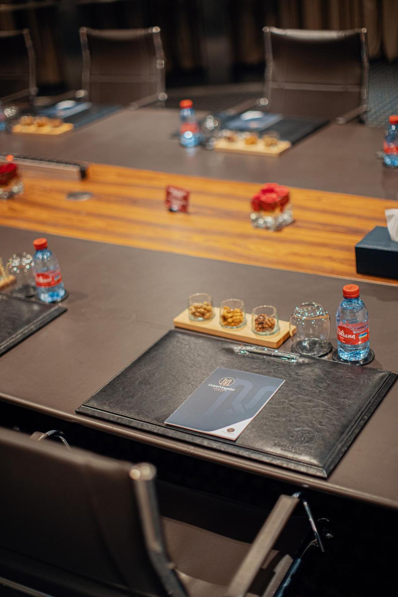 Grand Mogador City Center Casablanca Exterior foto A tasting tray