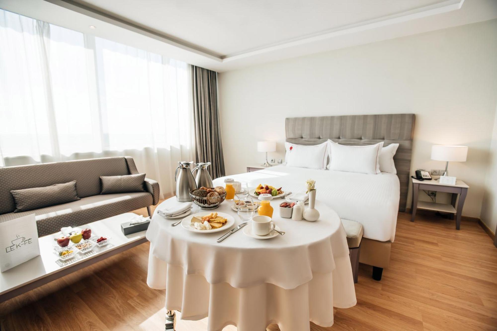 Grand Mogador City Center Casablanca Exterior foto A room at the hotel